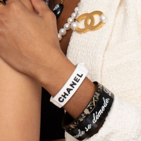 CHANEL Jewelry - 💛 Vintage Authentic Chanel White Rubber Bracelet